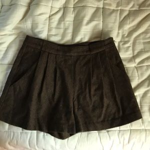 Super cute brown tweed pleated shorts! Size 10